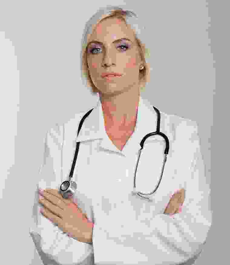 Dr. Lara Cristina